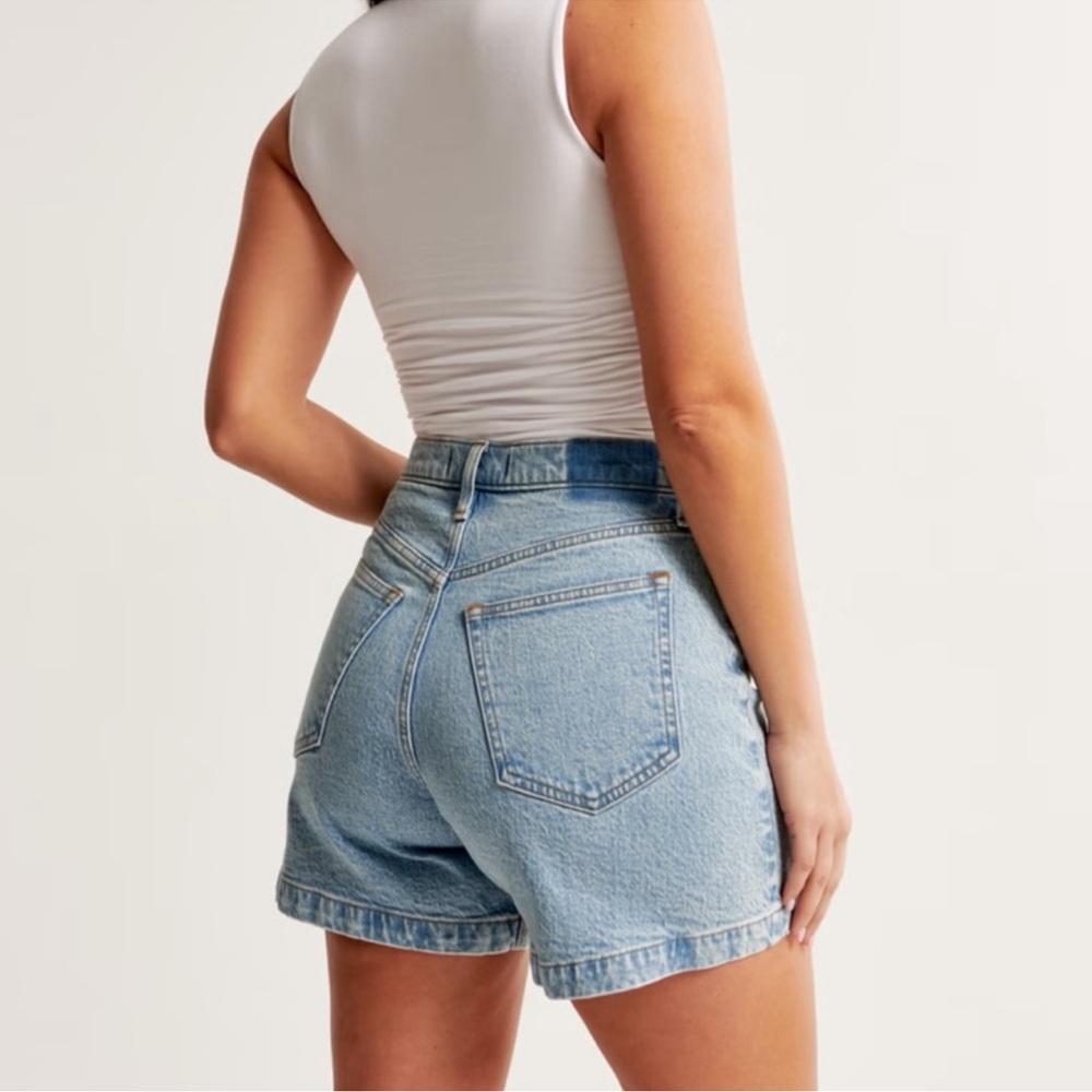 Abercrombie the dad shorts high rise light wash denim - Picture 3 of 6